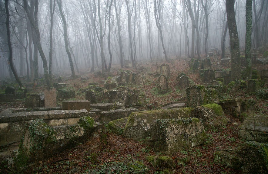 Караимское кладбище в Чуфут-Кале
