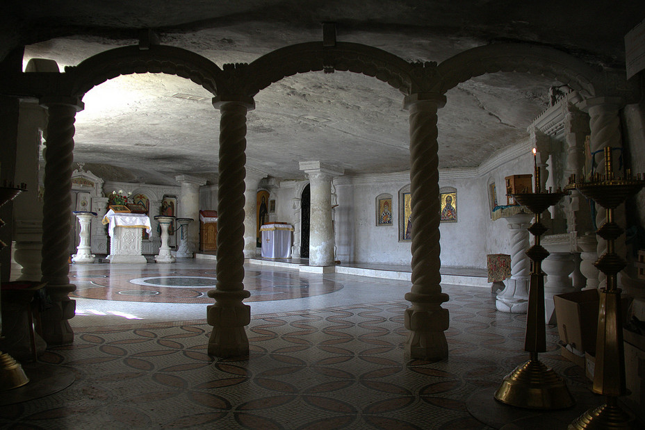 Успенский пещерный монастырь внутри